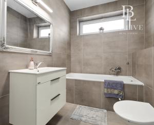 PRENÁJOM- 4-IZBOVÝ MODERNÝ- RODINNÝ DOM- MALINOVO/ TRI VODY