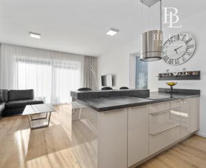 PRENÁJOM- 4-IZBOVÝ MODERNÝ- RODINNÝ DOM- MALINOVO/ TRI VODY