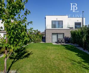 PRENÁJOM- 4-IZBOVÝ MODERNÝ- RODINNÝ DOM- MALINOVO/ TRI VODY