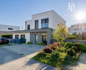 PRENÁJOM- 4-IZBOVÝ MODERNÝ- RODINNÝ DOM- MALINOVO/ TRI VODY