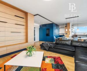 OFF PONUKA - LUXUSNÝ PENTHOUSE - PANORAMATICKÝ VÝHĽAD- TERASA- 4-IZBOVÝ - KOLIBA