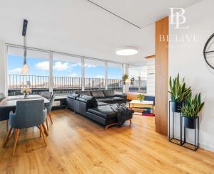 OFF PONUKA - LUXUSNÝ PENTHOUSE - PANORAMATICKÝ VÝHĽAD- TERASA- 4-IZBOVÝ - KOLIBA