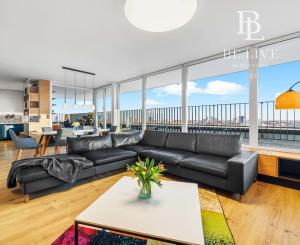 OFF PONUKA - LUXUSNÝ PENTHOUSE - PANORAMATICKÝ VÝHĽAD- TERASA- 4-IZBOVÝ - KOLIBA