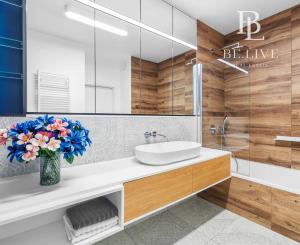 OFF PONUKA - LUXUSNÝ PENTHOUSE - PANORAMATICKÝ VÝHĽAD- TERASA- 4-IZBOVÝ - KOLIBA