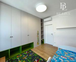 OFF PONUKA - LUXUSNÝ PENTHOUSE - PANORAMATICKÝ VÝHĽAD- TERASA- 4-IZBOVÝ - KOLIBA