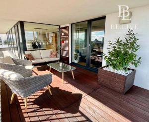 OFF PONUKA - LUXUSNÝ PENTHOUSE - PANORAMATICKÝ VÝHĽAD- TERASA- 4-IZBOVÝ - KOLIBA