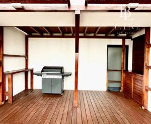 OFF PONUKA - LUXUSNÝ PENTHOUSE - PANORAMATICKÝ VÝHĽAD- TERASA- 4-IZBOVÝ - KOLIBA