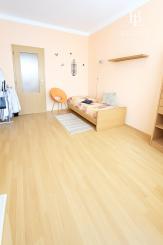 OFF PONUKA - SLNEČNÝ 2-IZBOVÝ BYT – MOŽNOSŤ 3 IZIEB- RAČA –KRASŇANY