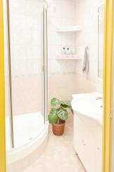 OFF PONUKA - SLNEČNÝ 2-IZBOVÝ BYT – MOŽNOSŤ 3 IZIEB- RAČA –KRASŇANY