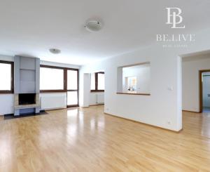 OFF PONUKA - PRIESTRANNÝ 8-IZBOVÝ DOM – TICHÁ VILOVÁ ŠTVRŤ – MOŽNOSŤ 2 BYTOVÝCH JEDNOTIEK – DÚBRAVKA