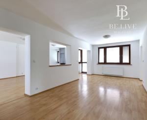 OFF PONUKA - PRIESTRANNÝ 8-IZBOVÝ DOM – TICHÁ VILOVÁ ŠTVRŤ – MOŽNOSŤ 2 BYTOVÝCH JEDNOTIEK – DÚBRAVKA