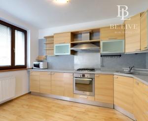 OFF PONUKA - PRIESTRANNÝ 8-IZBOVÝ DOM – TICHÁ VILOVÁ ŠTVRŤ – MOŽNOSŤ 2 BYTOVÝCH JEDNOTIEK – DÚBRAVKA