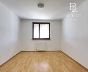 OFF PONUKA - PRIESTRANNÝ 8-IZBOVÝ DOM – TICHÁ VILOVÁ ŠTVRŤ – MOŽNOSŤ 2 BYTOVÝCH JEDNOTIEK – DÚBRAVKA