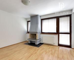 OFF PONUKA - PRIESTRANNÝ 8-IZBOVÝ DOM – TICHÁ VILOVÁ ŠTVRŤ – MOŽNOSŤ 2 BYTOVÝCH JEDNOTIEK – DÚBRAVKA