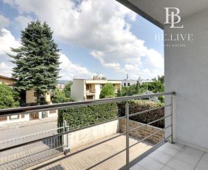 OFF PONUKA - PRIESTRANNÝ 8-IZBOVÝ DOM – TICHÁ VILOVÁ ŠTVRŤ – MOŽNOSŤ 2 BYTOVÝCH JEDNOTIEK – DÚBRAVKA