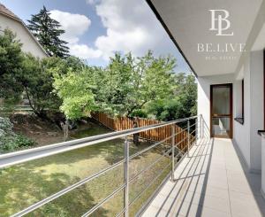 OFF PONUKA - PRIESTRANNÝ 8-IZBOVÝ DOM – TICHÁ VILOVÁ ŠTVRŤ – MOŽNOSŤ 2 BYTOVÝCH JEDNOTIEK – DÚBRAVKA