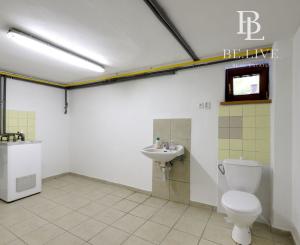 OFF PONUKA - PRIESTRANNÝ 8-IZBOVÝ DOM – TICHÁ VILOVÁ ŠTVRŤ – MOŽNOSŤ 2 BYTOVÝCH JEDNOTIEK – DÚBRAVKA