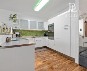 BE.LIVE COMPANY- PREDAJ- KRÁSNY VEĽKOMETRÁŽNY 2i BYT- S GARÁŽOVÝM STÁTÍM A PIVNICOU