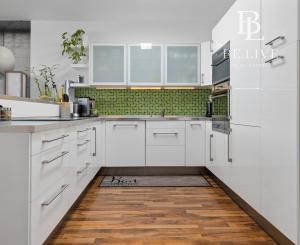 BE.LIVE COMPANY- PREDAJ- KRÁSNY VEĽKOMETRÁŽNY 2i BYT- S GARÁŽOVÝM STÁTÍM A PIVNICOU