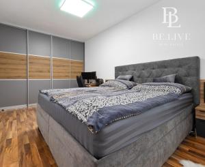 BE.LIVE COMPANY- PREDAJ- KRÁSNY VEĽKOMETRÁŽNY 2i BYT- S GARÁŽOVÝM STÁTÍM A PIVNICOU