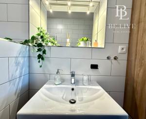 BE.LIVE COMPANY- PRENÁJOM- SVETLÝ- PRIESTRANNÝ- 3-IZBOVÝ BYT- STARÉ MESTO 