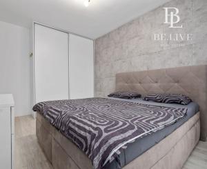 BE.LIVE COMPANY- NA PREDAJ- ELEGANTNÝ- 3-IZBOVÝ BYT- PREMENENÝ- NA PRIESTRANNÝ- MODERNÝ- 2-IZBOVÝ- SO ZÁHRADOU- MALÝ BIEL