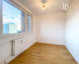 NA PREDAJ – 1,5-IZBOVÝ BYT PO KOMPLETNEJ REKONŠTRUKCII – ZASKLENÁ LOGGIA – KLIMATIZÁCIA – TICHÁ LOKALITA – DEVÍNSKA NOVÁ VES