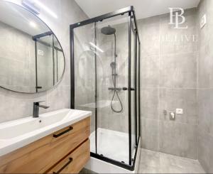 NA PREDAJ – 1,5-IZBOVÝ BYT PO KOMPLETNEJ REKONŠTRUKCII – ZASKLENÁ LOGGIA – KLIMATIZÁCIA – TICHÁ LOKALITA – DEVÍNSKA NOVÁ VES