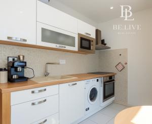 NA PREDAJ –  2-IZBOVÝ BYT PO KOMPLETNEJ REKONŠTRUKCII – BALKÓN – TEHLOVÝ DOM – RUŽINOV