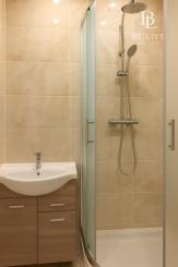 NA PREDAJ –  2-IZBOVÝ BYT PO KOMPLETNEJ REKONŠTRUKCII – BALKÓN – TEHLOVÝ DOM – RUŽINOV