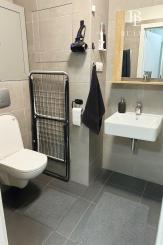 NA PREDAJ - 1-IZBOVÝ BYT S BALKÓNOM V PROJEKTE SLNEČNICE – KOMPLETNE ZARIADENÝ – KLIMATIZÁCIA – NOVOSTAVBA