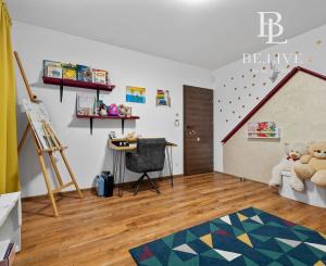 BE.LIVE COMPANY- PREDAJ- EXKLUZÍVNY- 5-IZBOVÝ DOM- EKOOSADA-  VEĽKÉ UĽANY