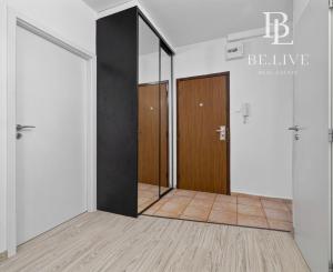 BE.LIVE COMPANY – NA PREDAJ – 3-IZBOVÝ BYT S LOGGIOU – SKVELÁ DISPOZÍCIA A TICHÝ VNÚTROBLOK