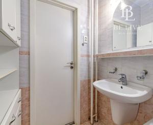 BE.LIVE COMPANY – NA PREDAJ – 3-IZBOVÝ BYT S LOGGIOU – SKVELÁ DISPOZÍCIA A TICHÝ VNÚTROBLOK