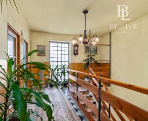 BE.LIVE COMPANY- NA PREDAJ- RODINNÝ DOM- S VEĽKORYSÝM POZEMKOM 2278m2- VLKY 