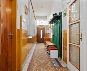 BE.LIVE COMPANY- NA PREDAJ- RODINNÝ DOM- S VEĽKORYSÝM POZEMKOM 2278m2- VLKY 