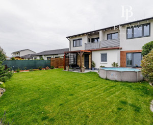 KRÁSNY- 2-IZBOVÝ BYT- NA PREDAJ- SO ZÁHRADOU-SENEC- MALÝ BIEL