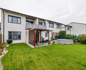 KRÁSNY- 2-IZBOVÝ BYT- NA PREDAJ- SO ZÁHRADOU-SENEC- MALÝ BIEL