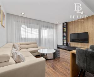 REZERVOVANÝ- BE.LIVE COMPANY – MODERNÝ 2-IZBOVÝ BYT - ARCHITEKTONICKÝ DIZAJN – S DVOMA BALKÓNMI – NOVOSTAVBA – TEHELNÉ POLE- BRATISLAVA 