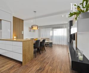 REZERVOVANÝ- BE.LIVE COMPANY – MODERNÝ 2-IZBOVÝ BYT - ARCHITEKTONICKÝ DIZAJN – S DVOMA BALKÓNMI – NOVOSTAVBA – TEHELNÉ POLE- BRATISLAVA 