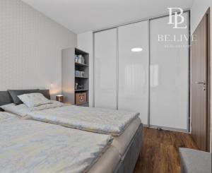 REZERVOVANÝ- BE.LIVE COMPANY – MODERNÝ 2-IZBOVÝ BYT - ARCHITEKTONICKÝ DIZAJN – S DVOMA BALKÓNMI – NOVOSTAVBA – TEHELNÉ POLE- BRATISLAVA 