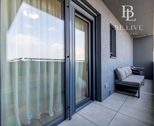 REZERVOVANÝ- BE.LIVE COMPANY – MODERNÝ 2-IZBOVÝ BYT - ARCHITEKTONICKÝ DIZAJN – S DVOMA BALKÓNMI – NOVOSTAVBA – TEHELNÉ POLE- BRATISLAVA 