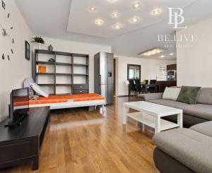 BE.LIVE COMPANY- PREDAJ- KRÁSNY- 3-IZBOVÝ- BYT- PARKOVACIE MIESTO- STARÉ MESTO