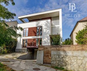 BE.LIVE COMPANY- PRENÁJOM- 5- IZBOVÝ- DOM- S BAZÉNOM- KARLOVÁ VES- BRATISLAVA 