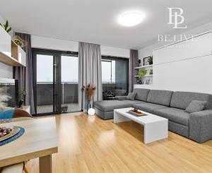 BE.LIVE COMPANY | NA PREDAJ | MODERNÝ 1-IZBOVÝ BYT | KOMPLETNE ZARIADENÝ | BALKÓN | KOBKA V CENE | TEHELNÉ POLE – BAJKALSKÁ