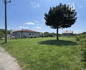 BE.LIVE COMPANY- PREDAJ- SLNEČNÝ- STAVEBNÝ POZEMOK - TICHÁ LOKALITA - BLÍZKO CENTRA - MALACKY