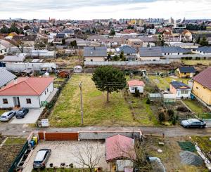 BE.LIVE COMPANY- PREDAJ- SLNEČNÝ- STAVEBNÝ POZEMOK - TICHÁ LOKALITA - BLÍZKO CENTRA - MALACKY