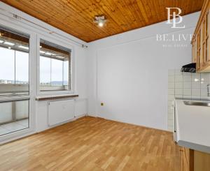 PREDANÝ- BE.LIVE COMPANY - NA PREDAJ - NADŠTANDARDNE VEĽKÝ 1-IZBOVÝ BYT S BALKÓNOM – SKVELÁ DISPOZÍCIA A NÁDHERNÝ VÝHĽAD - CHROBÁKOVÁ -DÚBRAVKA