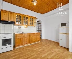 PREDANÝ- BE.LIVE COMPANY - NA PREDAJ - NADŠTANDARDNE VEĽKÝ 1-IZBOVÝ BYT S BALKÓNOM – SKVELÁ DISPOZÍCIA A NÁDHERNÝ VÝHĽAD - CHROBÁKOVÁ -DÚBRAVKA