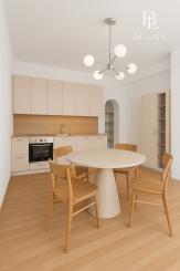 PREDANÝ- BE.LIVE COMPANY - NA PREDAJ - NADŠTANDARDNE VEĽKÝ 1-IZBOVÝ BYT S BALKÓNOM – SKVELÁ DISPOZÍCIA A NÁDHERNÝ VÝHĽAD - CHROBÁKOVÁ -DÚBRAVKA